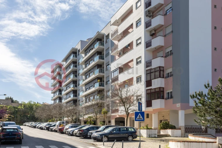 Apartamento T2 para Arrendamento em Laranjeiro e Feijó Foto 3