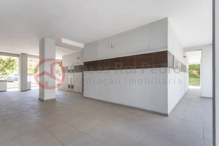Apartamento T2 para Arrendamento em Laranjeiro e Feijó Foto 10