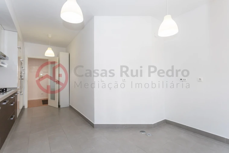 Apartamento T2 para Arrendamento em Laranjeiro e Feijó Foto 23