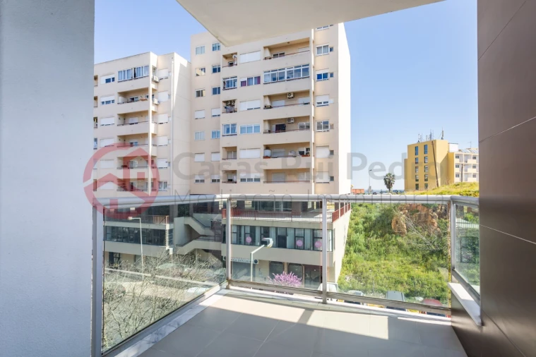 Apartamento T2 para Arrendamento em Laranjeiro e Feijó Foto 34