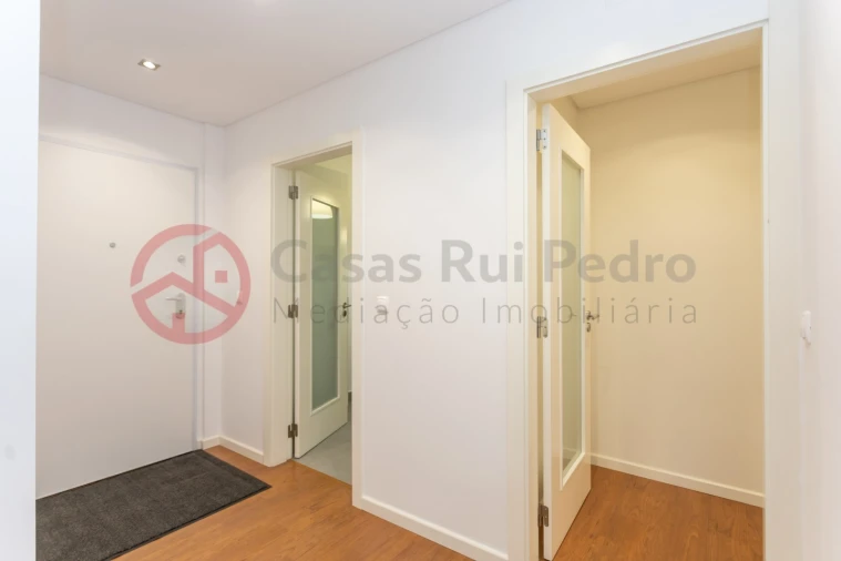 Apartamento T2 para Arrendamento em Laranjeiro e Feijó Foto 38