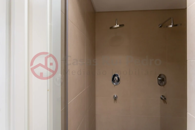 Apartamento T2 para Arrendamento em Laranjeiro e Feijó Foto 43