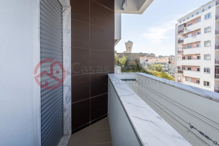 Apartamento T2 para Arrendamento em Laranjeiro e Feijó Foto 46