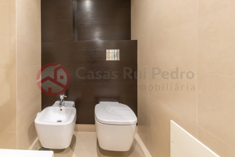 Apartamento T2 para Arrendamento em Laranjeiro e Feijó Foto 50