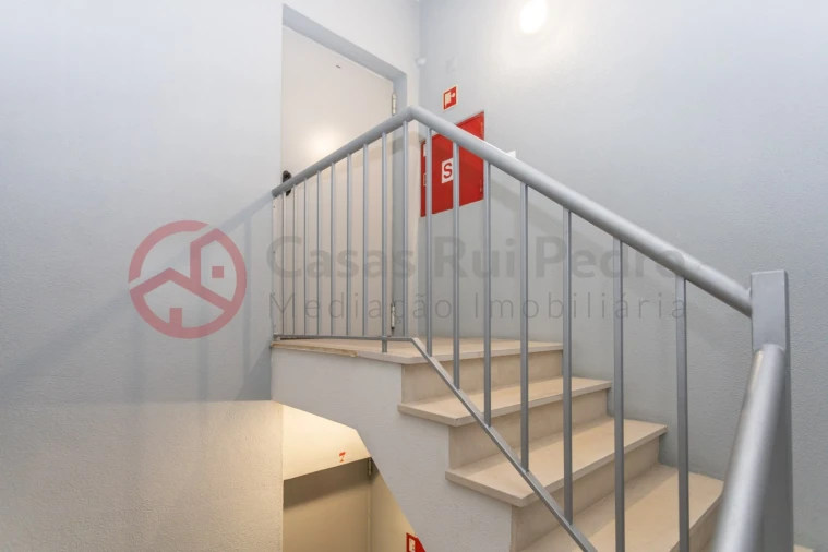 Apartamento T2 para Arrendamento em Laranjeiro e Feijó Foto 57