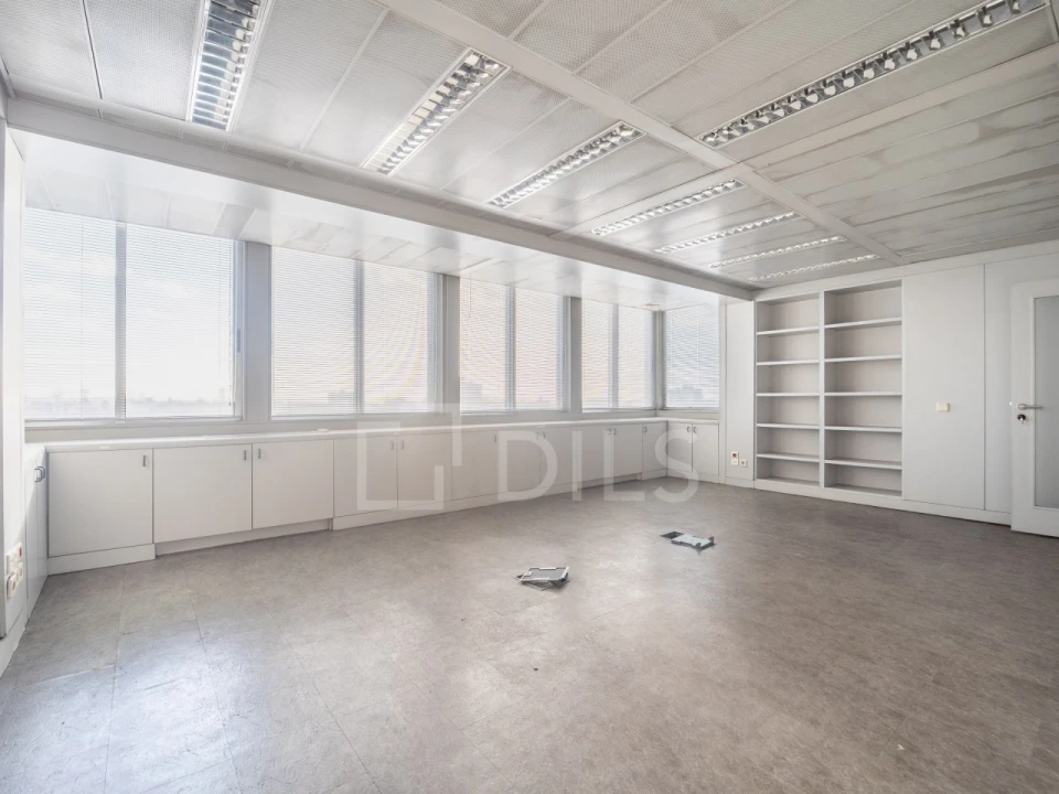 Escritório para Arrendamento em Lordelo do Ouro e Massarelos Foto 2