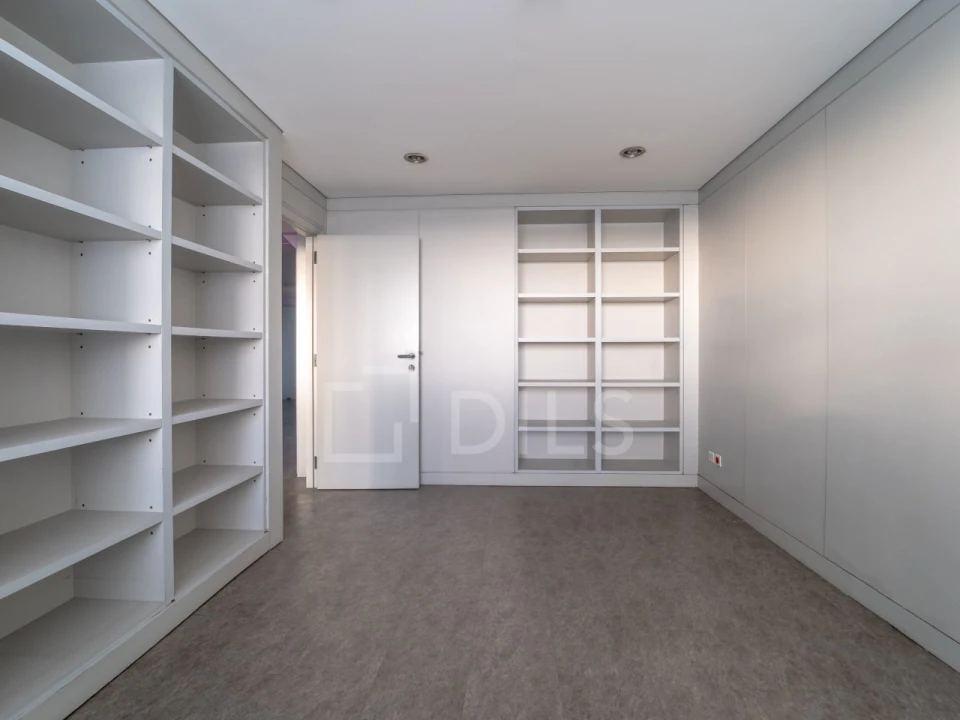 Escritório para Arrendamento em Lordelo do Ouro e Massarelos Foto 14