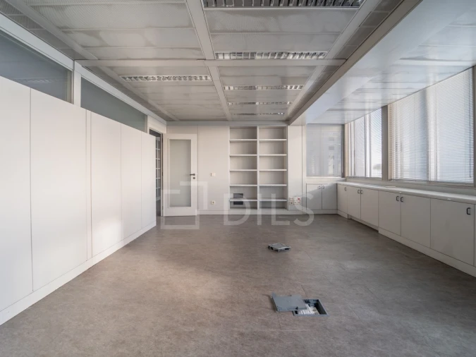 Escritório para Arrendamento em Lordelo do Ouro e Massarelos Foto 3