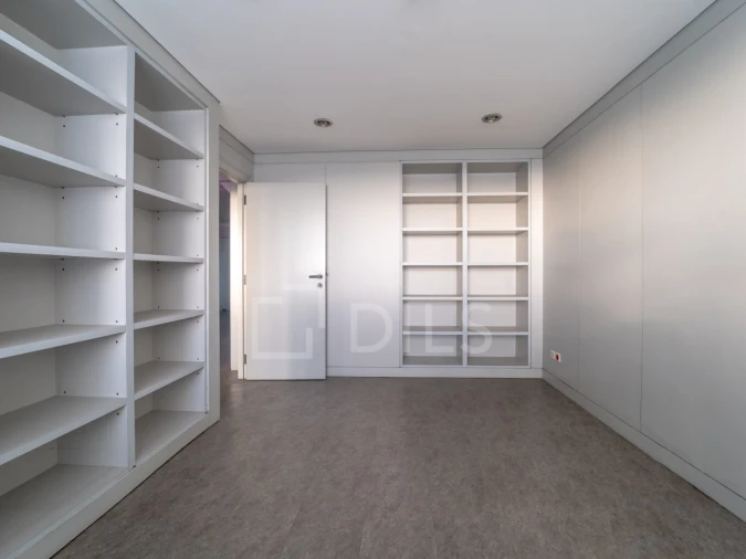 Escritório para Arrendamento em Lordelo do Ouro e Massarelos Foto 14