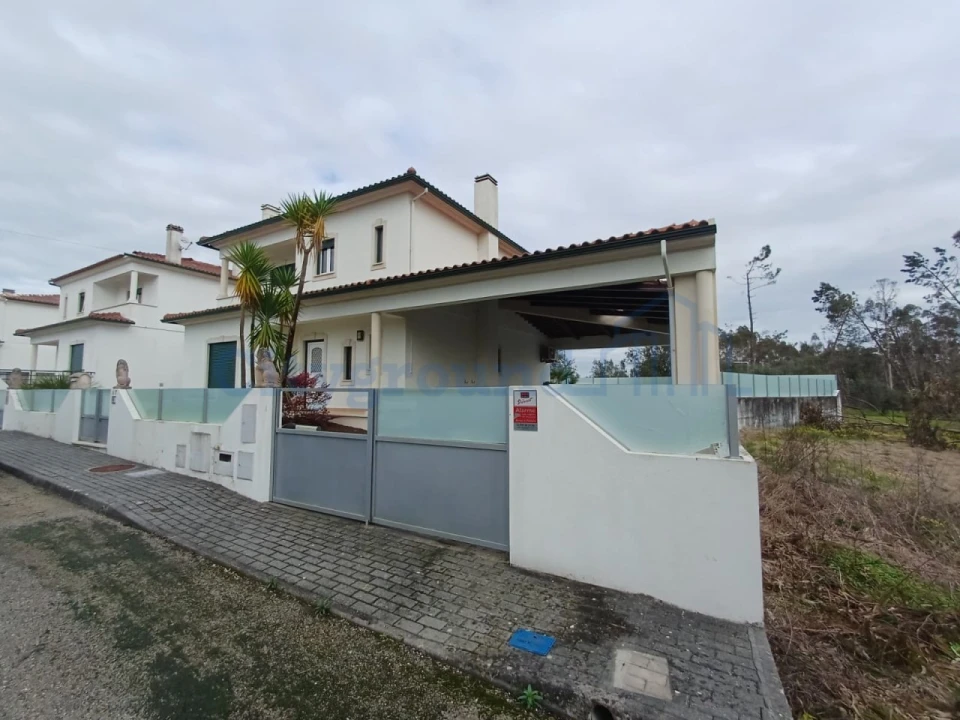 Moradia T4 para Venda em Bajouca Foto 1