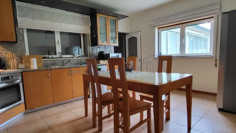 Moradia T4 para Venda em Bajouca