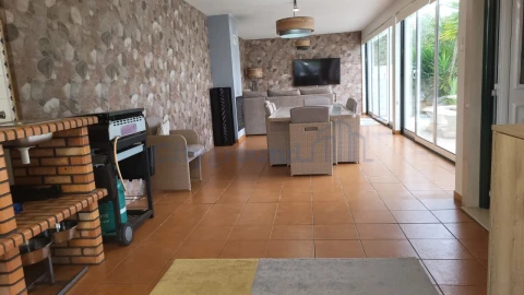 Moradia T4 para Venda em Bajouca