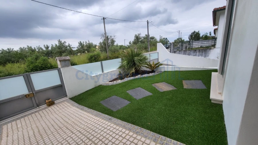 Moradia T4 para Venda em Bajouca Foto 4