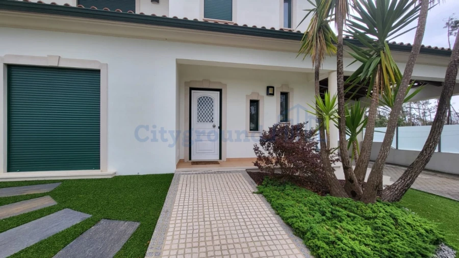 Moradia T4 para Venda em Bajouca Foto 5