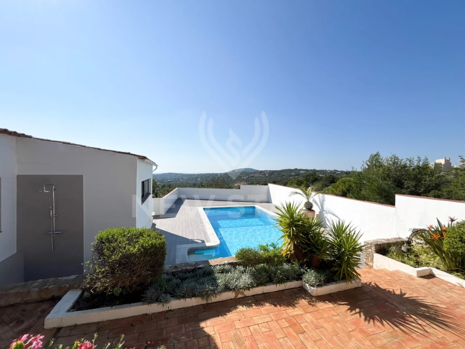 Moradia T3 para Venda em Santa Barbara de Nexe Foto 1