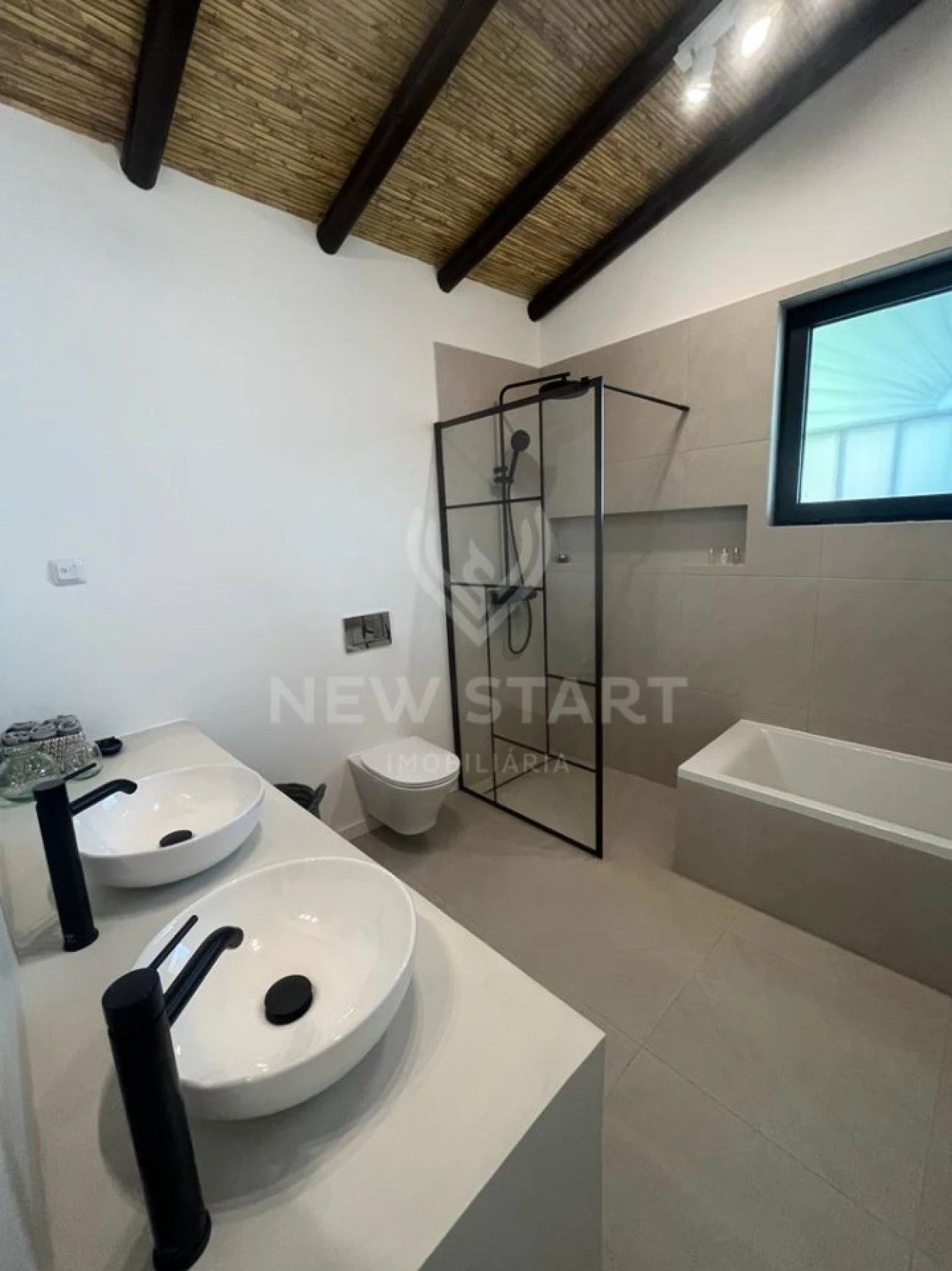 Moradia T3 para Venda em Santa Barbara de Nexe Foto 15