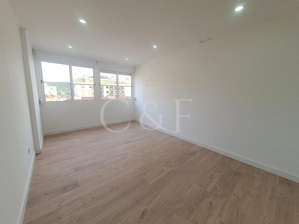 Apartamento T3 para Venda em Odivelas Foto 4