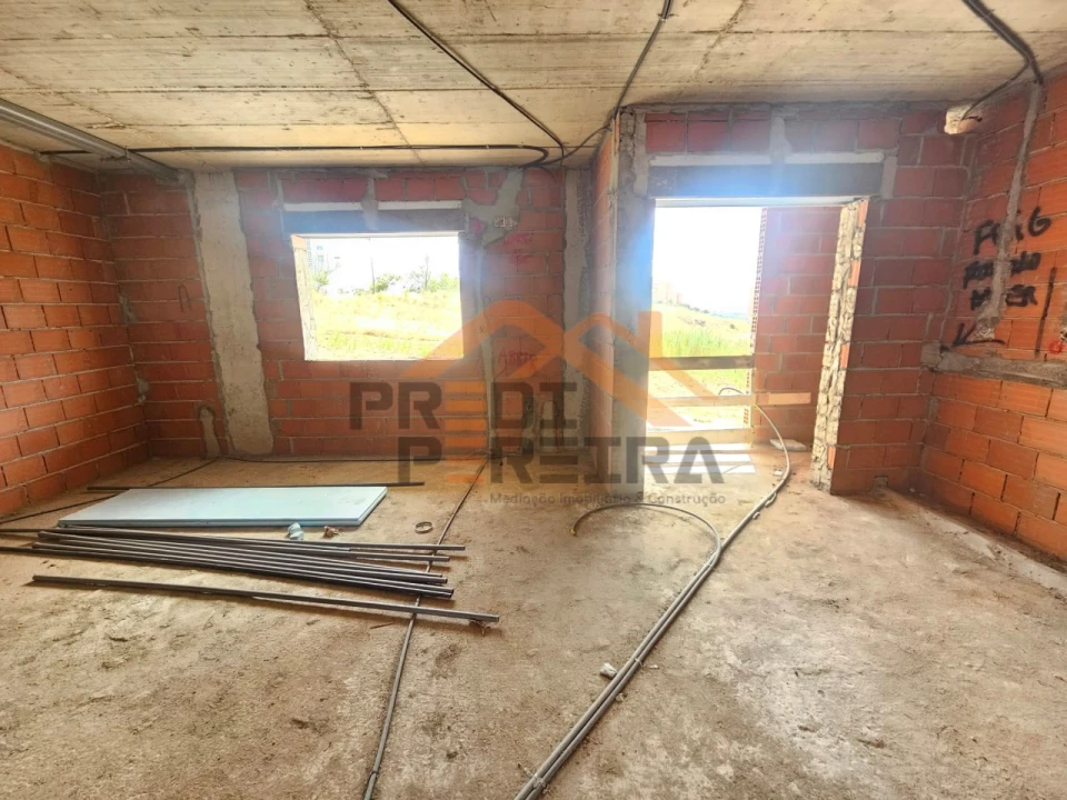 Apartamento T2 para Venda em Santo António dos Cavaleiros e Frielas Foto 32