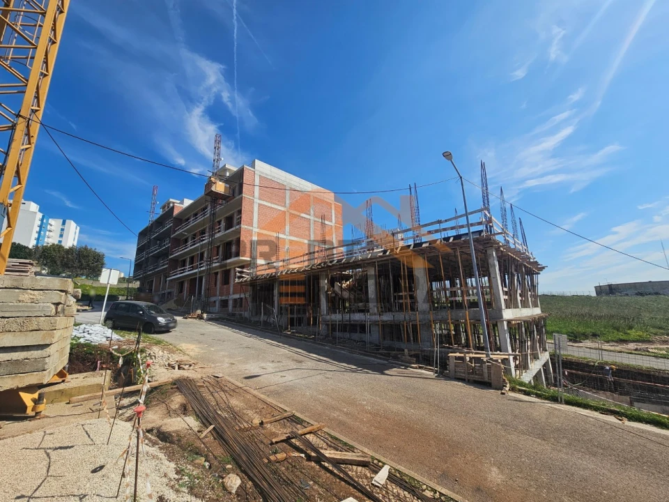 Apartamento T3 para Venda em Santo António dos Cavaleiros e Frielas Foto 2