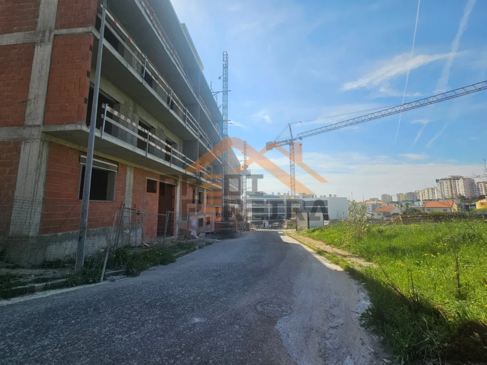 Apartamento T3 para Venda em Santo António dos Cavaleiros e Frielas Foto 3
