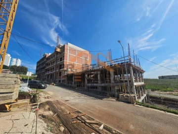 Apartamento T3 para Venda em Santo António dos Cavaleiros e Frielas