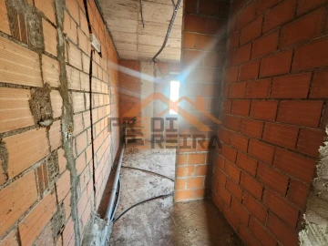 Apartamento T3 para Venda em Santo António dos Cavaleiros e Frielas