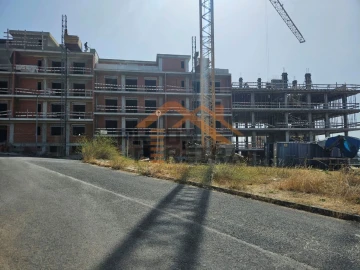 Apartamento T3 para Venda em Santo António dos Cavaleiros e Frielas