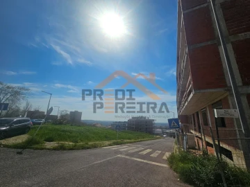 Apartamento T3 para Venda em Santo António dos Cavaleiros e Frielas