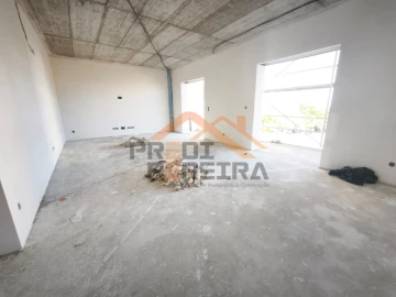 Apartamento T3 para Venda em Santo António dos Cavaleiros e Frielas