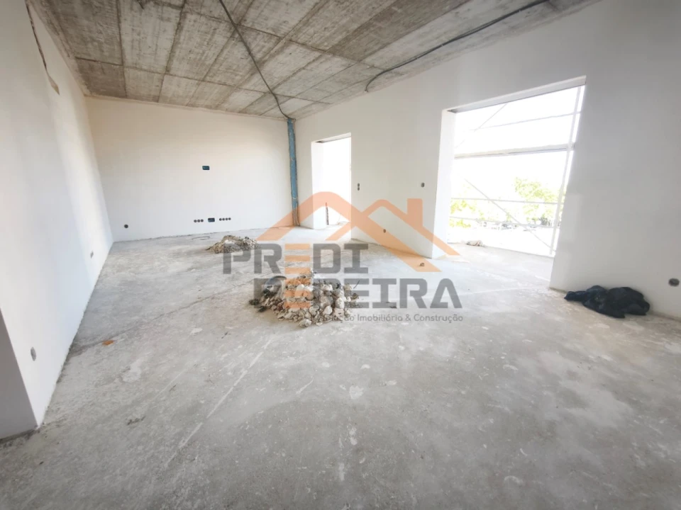 Apartamento T3 para Venda em Santo António dos Cavaleiros e Frielas Foto 1