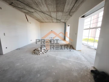Apartamento T3 para Venda em Santo António dos Cavaleiros e Frielas