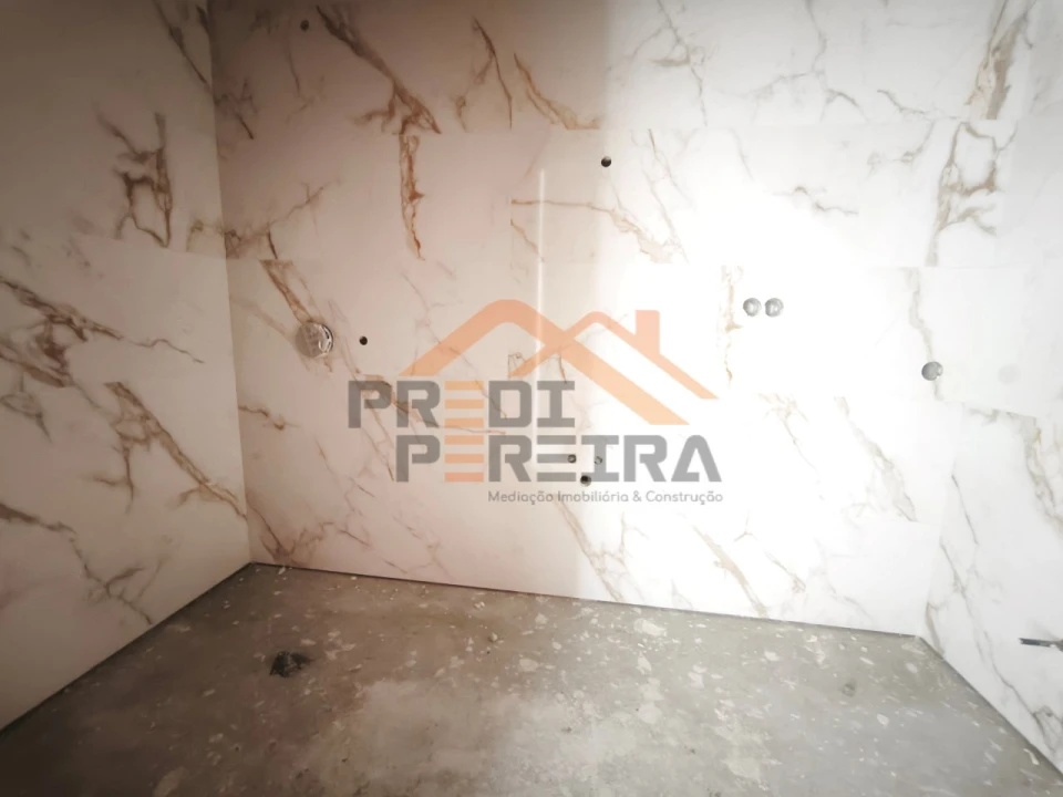 Apartamento T2 para Venda em Santo António dos Cavaleiros e Frielas Foto 24
