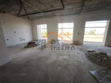 Apartamento T2 para Venda em Santo António dos Cavaleiros e Frielas