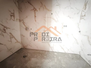 Apartamento T2 para Venda em Santo António dos Cavaleiros e Frielas