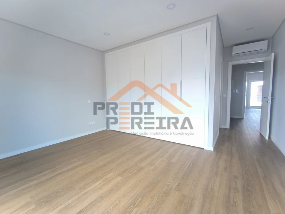 Apartamento T2 para Venda em Santo António dos Cavaleiros e Frielas Foto 2