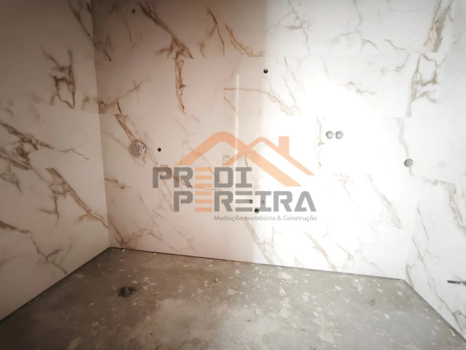 Apartamento T2 para Venda em Santo António dos Cavaleiros e Frielas Foto 24