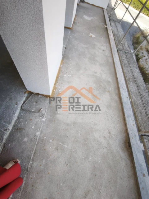 Apartamento T2 para Venda em Santo António dos Cavaleiros e Frielas