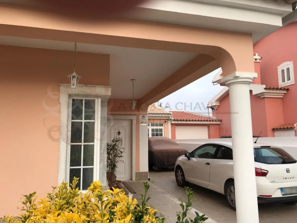 Moradia T3 para Venda em Charneca de Caparica e Sobreda Foto 3