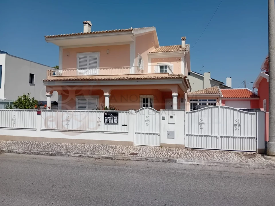 Moradia T3 para Venda em Charneca de Caparica e Sobreda Foto 1