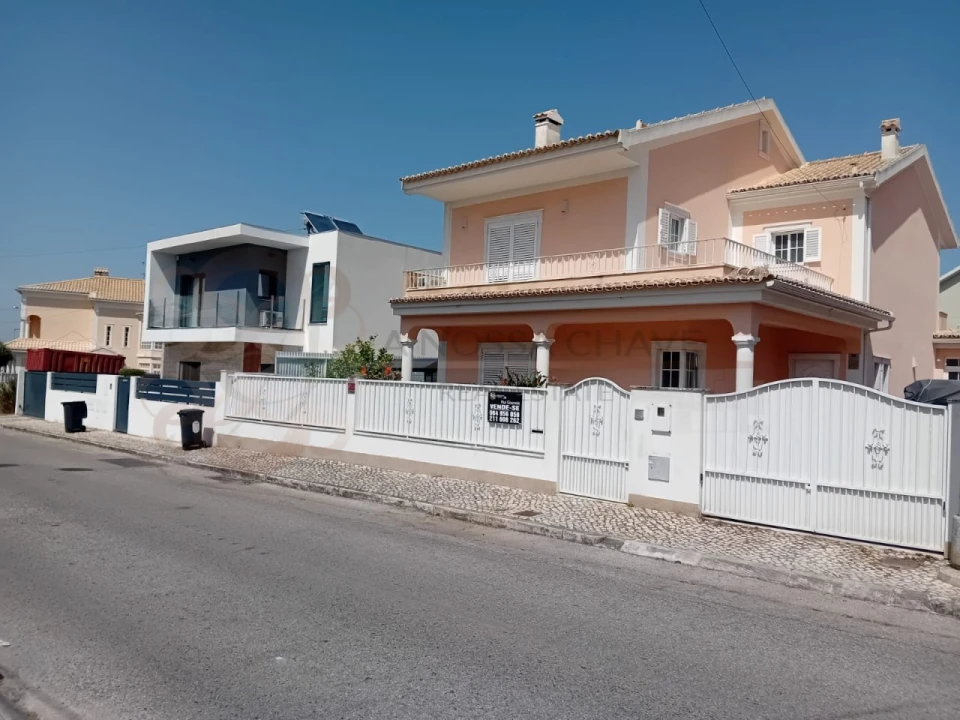 Moradia T3 para Venda em Charneca de Caparica e Sobreda Foto 2