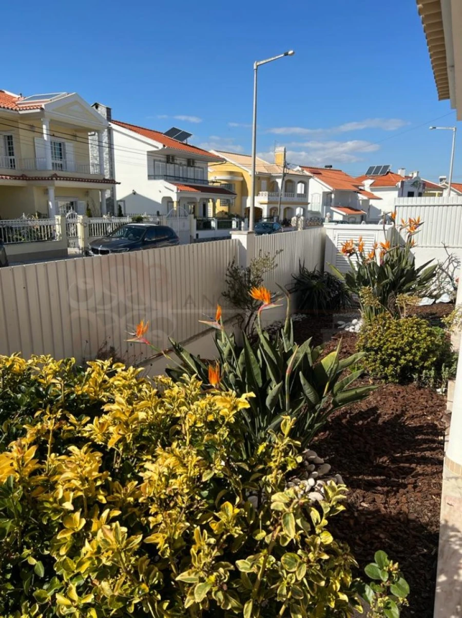 Moradia T3 para Venda em Charneca de Caparica e Sobreda Foto 28