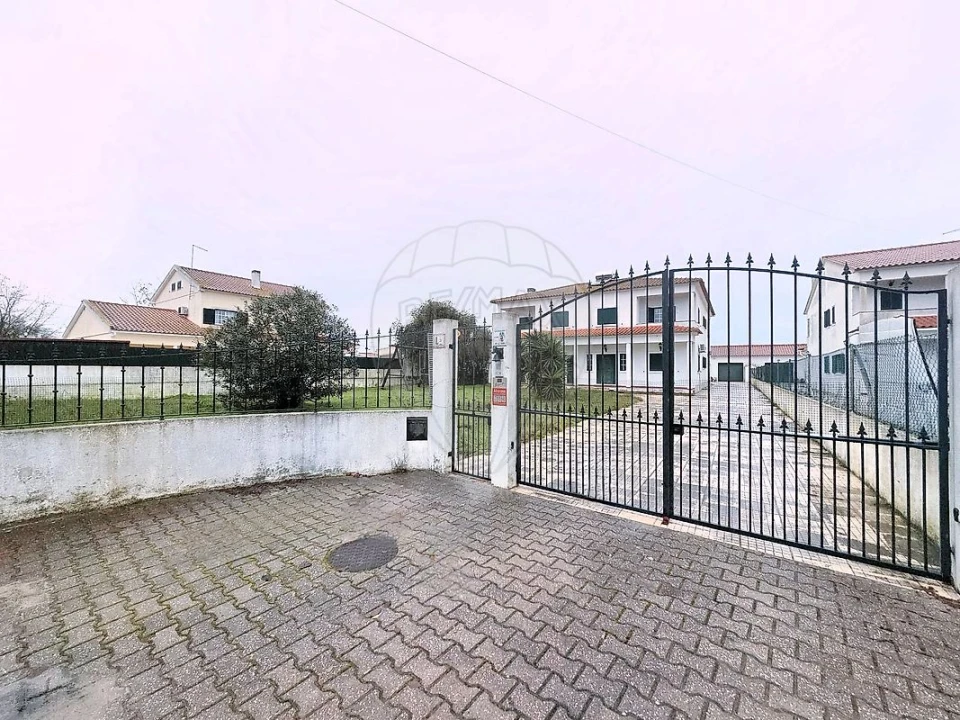 Moradia T5 para Arrendamento em Salvaterra de Magos e Foros de Salvaterra Foto 1