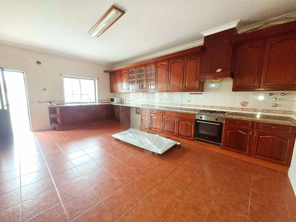 Moradia T5 para Arrendamento em Salvaterra de Magos e Foros de Salvaterra Foto 7