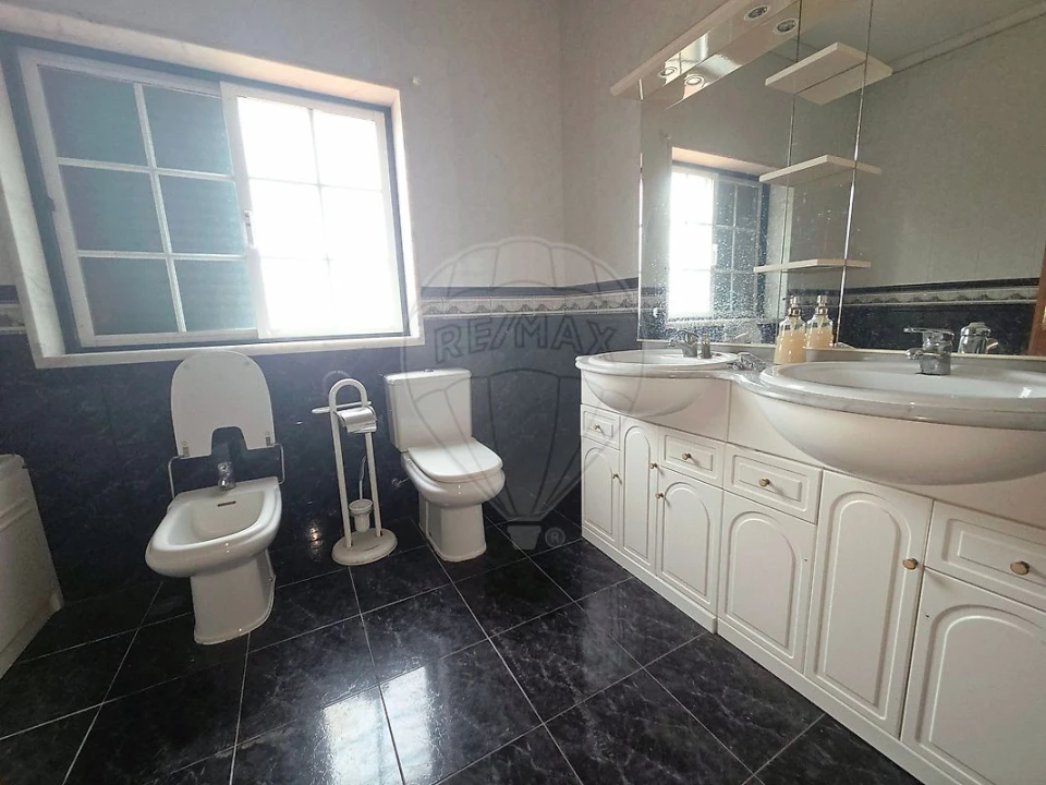 Moradia T5 para Arrendamento em Salvaterra de Magos e Foros de Salvaterra Foto 16