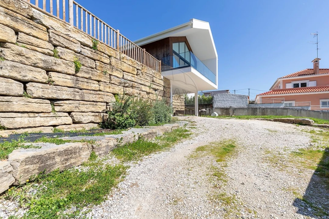 Moradia T4 para Venda em Venda do Pinheiro e Santo Estêvão das Galés Foto 36