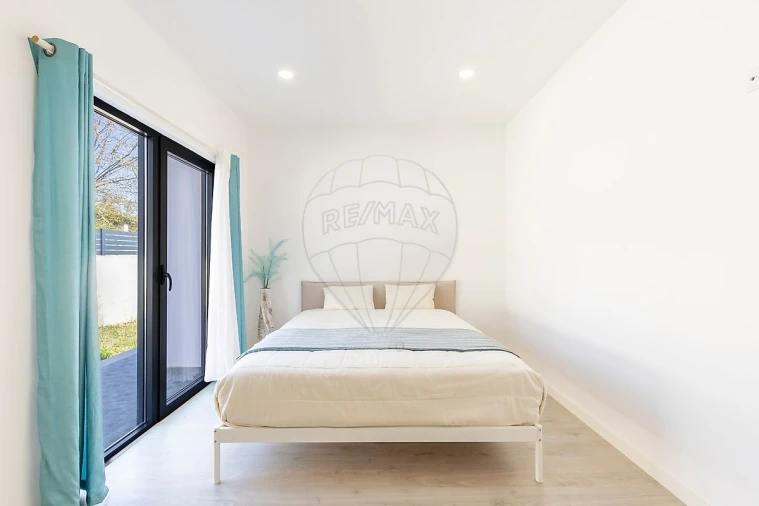 Moradia T4 para Venda em Venda do Pinheiro e Santo Estêvão das Galés Foto 28