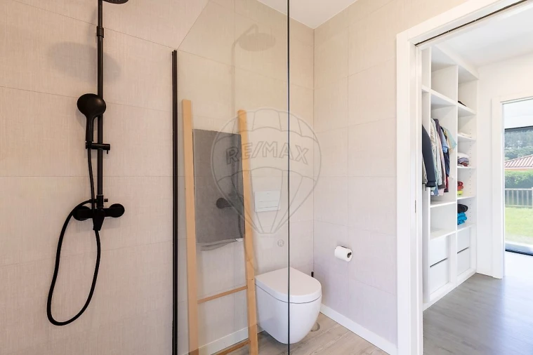 Moradia T4 para Venda em Venda do Pinheiro e Santo Estêvão das Galés Foto 25