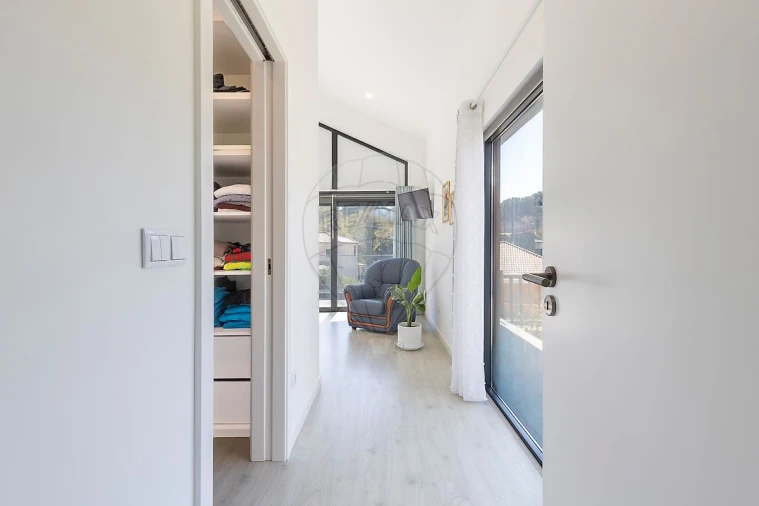 Moradia T4 para Venda em Venda do Pinheiro e Santo Estêvão das Galés Foto 18