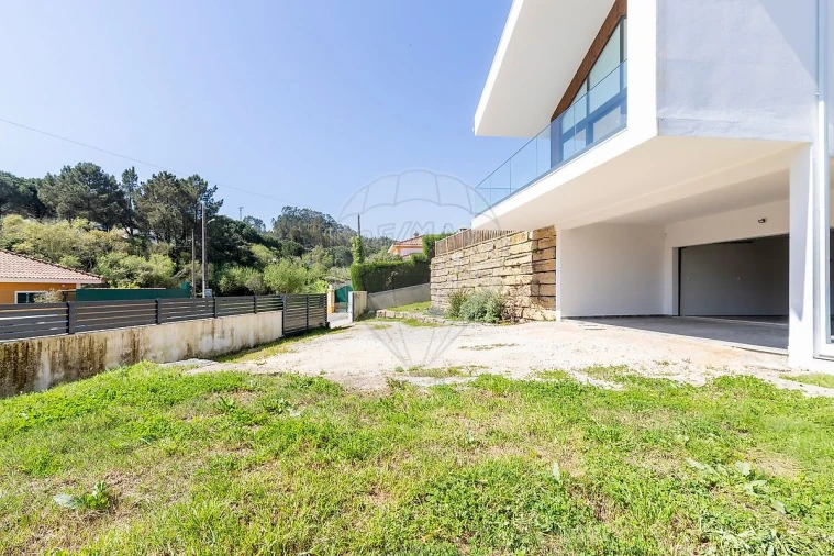 Moradia T4 para Venda em Venda do Pinheiro e Santo Estêvão das Galés Foto 40