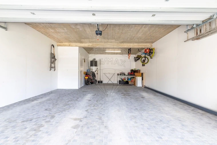 Moradia T4 para Venda em Venda do Pinheiro e Santo Estêvão das Galés Foto 34